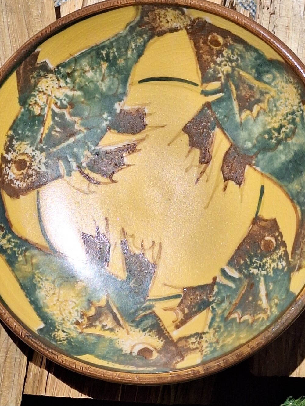 Yellow and Green Fish Motif Decorative Ceramic Bowl - Signed - Picture 4 of 10